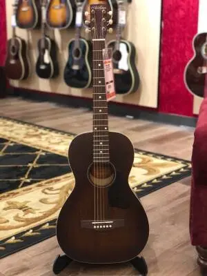 Art & Lutherie Roadhouse Bourbon Burst 2